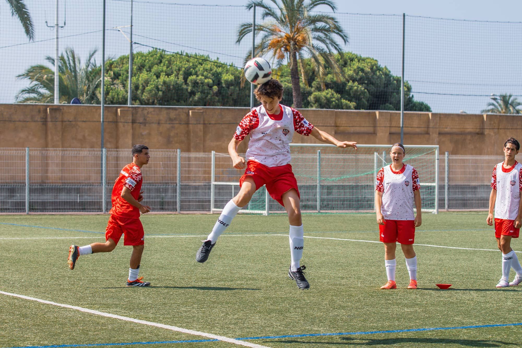 Waar kun je voetballen in Nice?